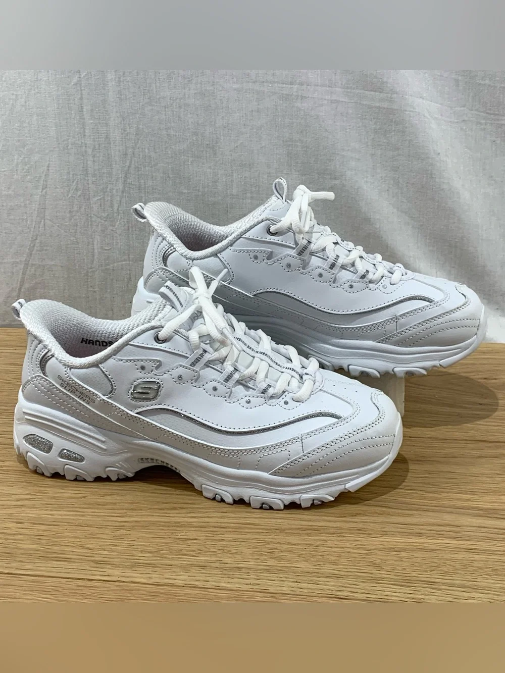 *NEW* SKECHERS D'Lites Women’s Size 7.5 New Scene Hands Free Slip Ins Shoes